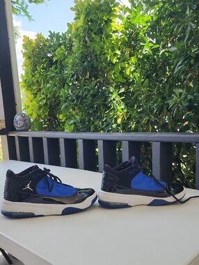 Jordan Kids Black and Royal Blue High-Top Sneakers